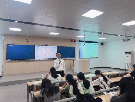 做新时代教师 育新征程人才——24级汉语言文学教育见习周讲座顺利举行